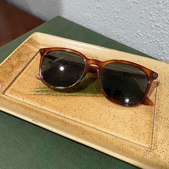 Gucci GG0154SA Sunglasses - Picture 7 of 9